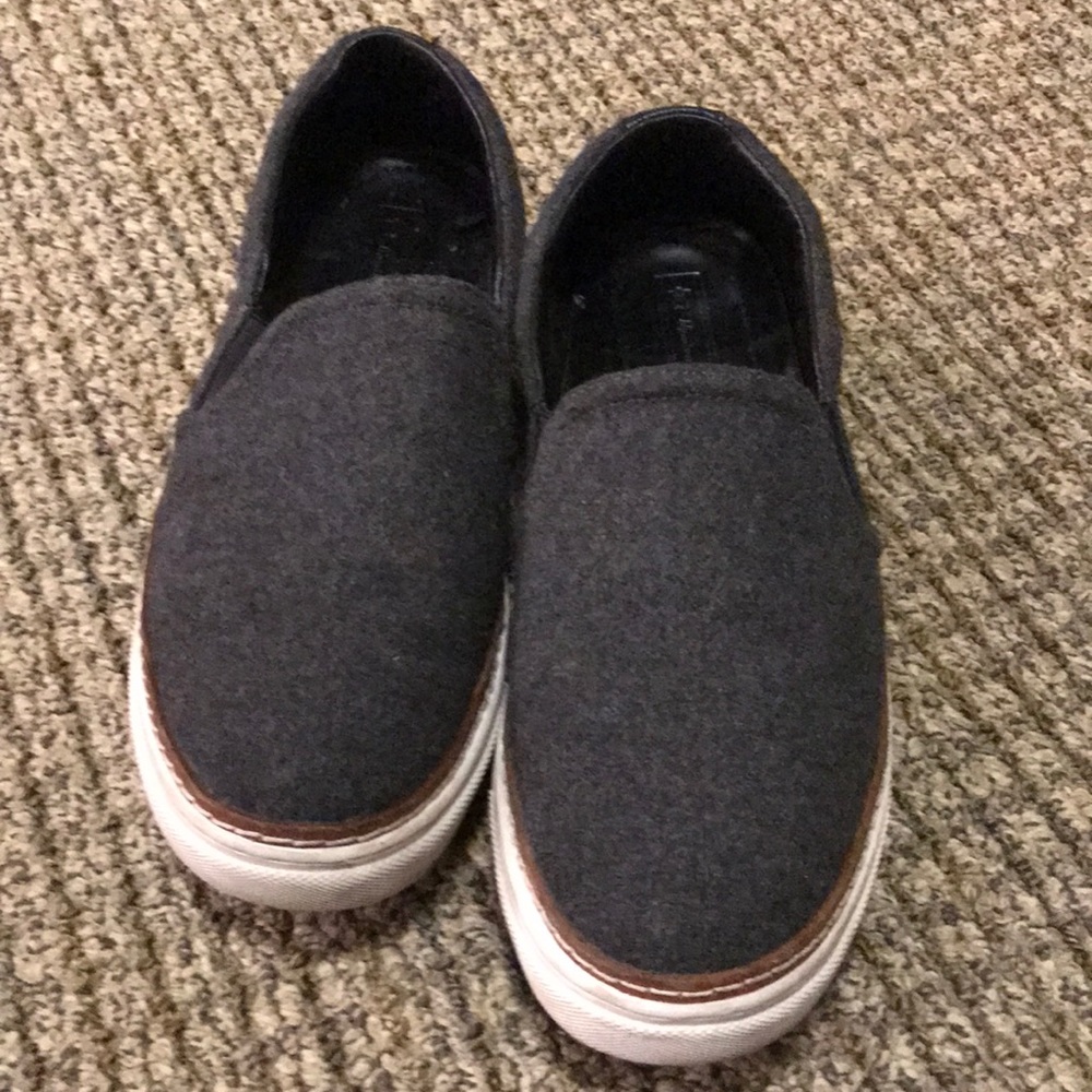 MASSIMO DUTTI SIZE 38 SLIP ON GREY TEXTURED SHOES